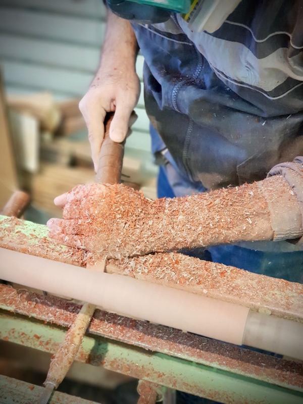 تراشیدن چوب برای کاسه کمانچه 