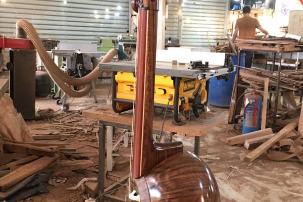 کارگاه ساخت کمانچه 